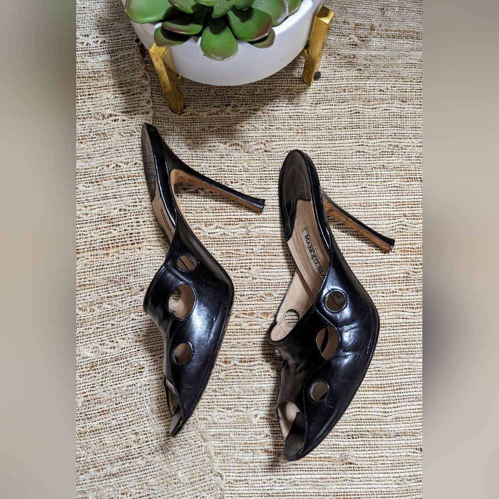 MANOLO BLAHNIK Lasercut Leather Peep Toe Sandals in Black